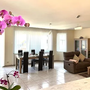 https://lichtrijk-ruim-appartement.ostend-hotel.net